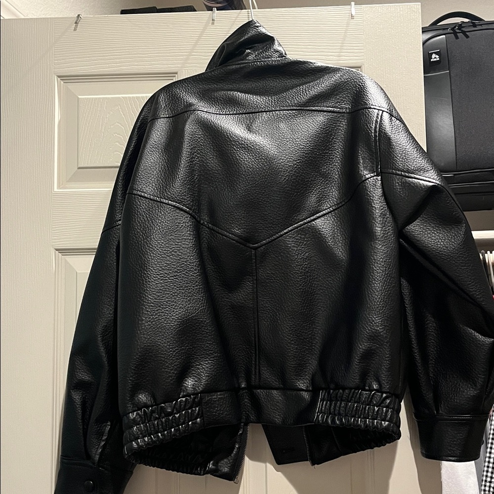 The viral leather jacket (not leather) - Picture 5 of 7
